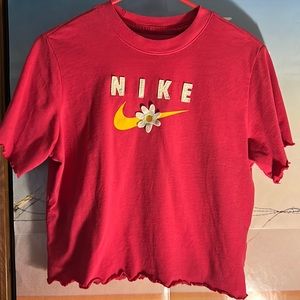 nike graphic crop top<3